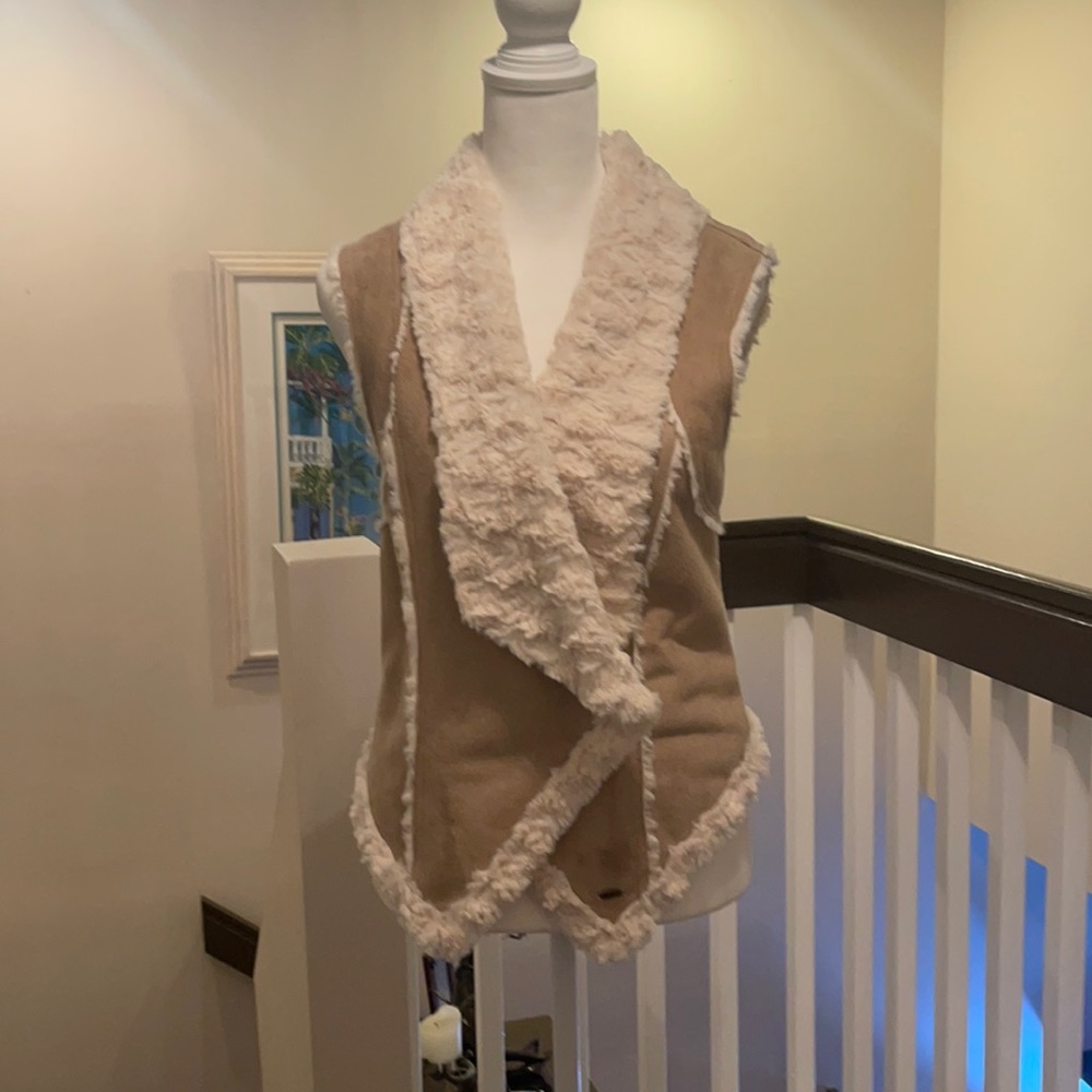 New like tan and cream vest by Guess